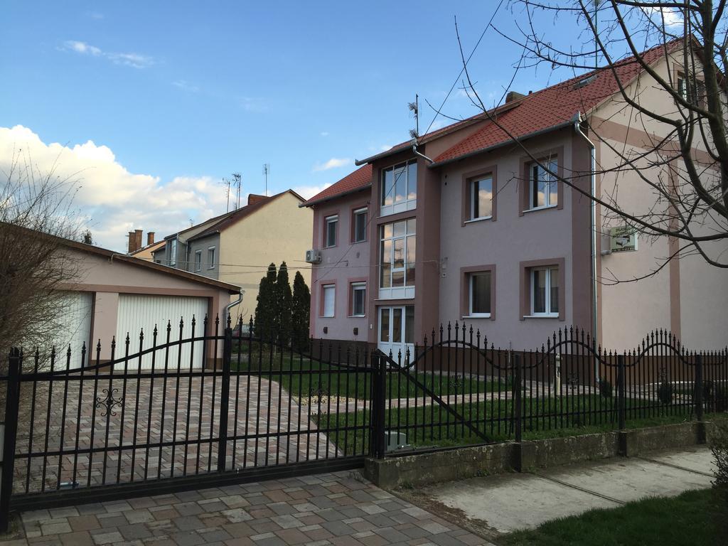 Platán Apartman Hajdúszoboszló Esterno foto